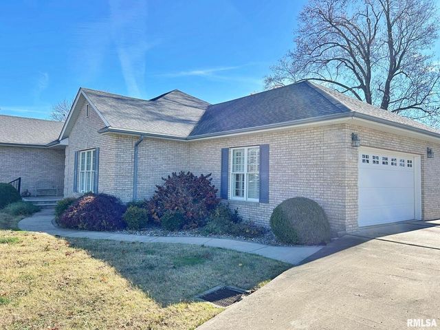 8 DOGWOOD Place, Harrisburg, IL 62946