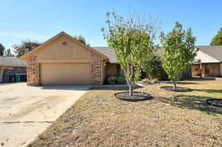 10010 Saint Helens Drive, Yukon, OK 73099