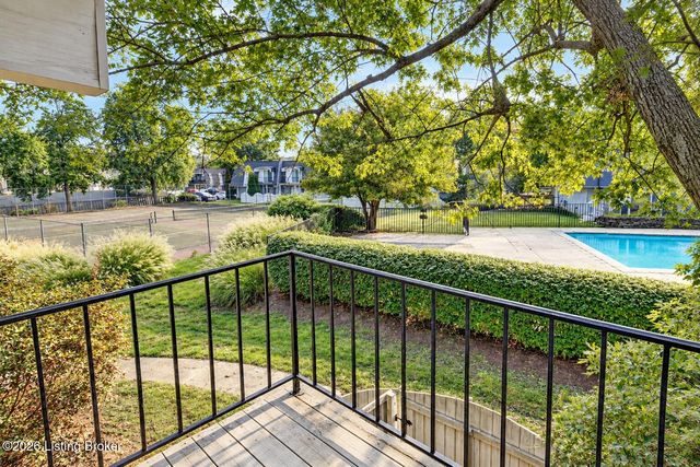 819 La Fontenay Ct, Louisville, KY 40223