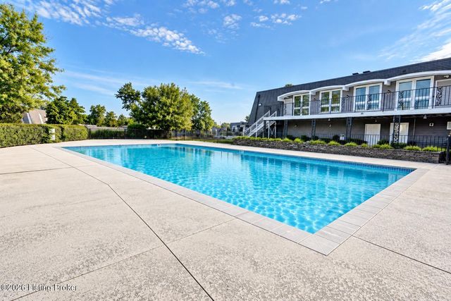 819 La Fontenay Ct, Louisville, KY 40223