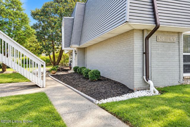 819 La Fontenay Ct, Louisville, KY 40223
