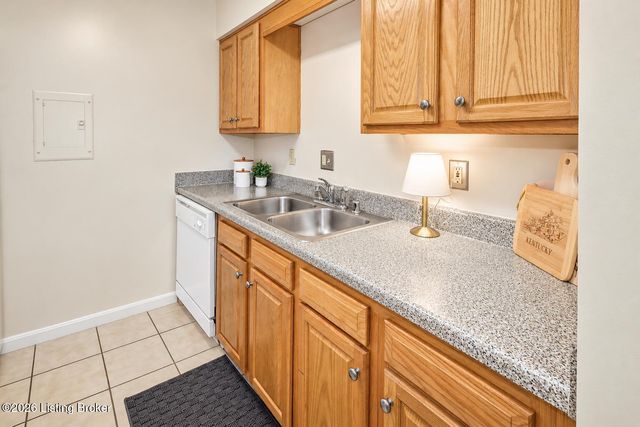 819 La Fontenay Ct, Louisville, KY 40223