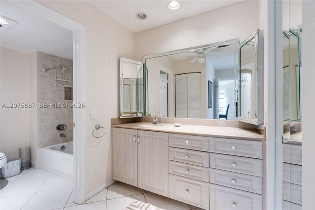 8566 Casa Del Lago H, Boca Raton, FL 33433