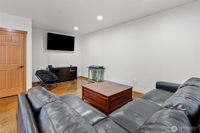 3040 Classic Avenue NE, Bremerton, WA 98310