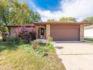978 Sycamore Lane, Bartlett, IL 60103