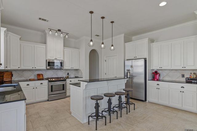 6141 Royal Palms Ct, Gonzales, LA 70737