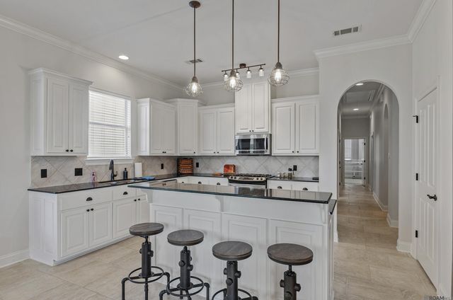 6141 Royal Palms Ct, Gonzales, LA 70737