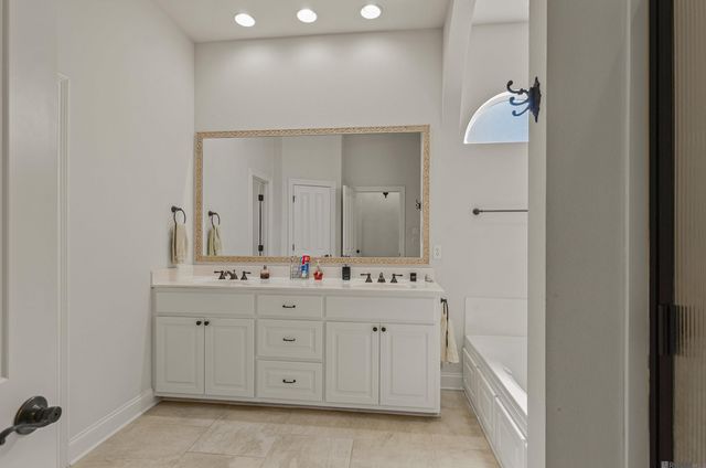 6141 Royal Palms Ct, Gonzales, LA 70737