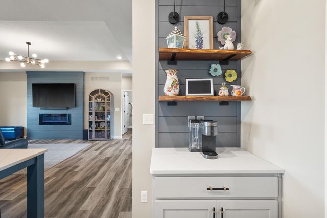 2365 PRIDE MOUNTAIN DR, Columbia, MO 65201