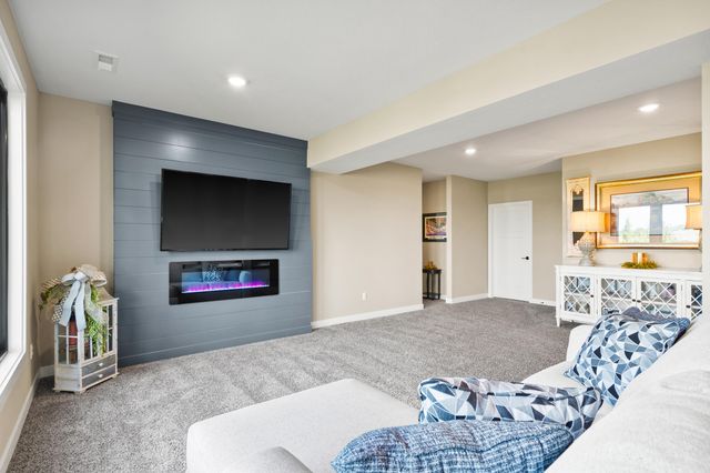 2365 PRIDE MOUNTAIN DR, Columbia, MO 65201