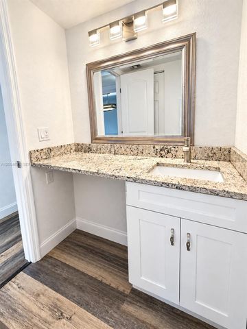 9440 Poinciana Place 106, Davie, FL 33324