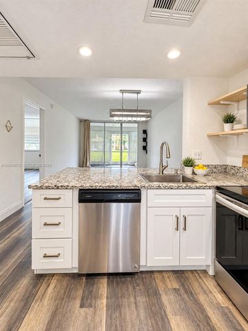 9440 Poinciana Place 106, Davie, FL 33324