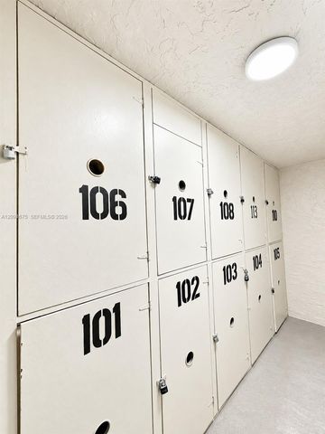 9440 Poinciana Place 106, Davie, FL 33324
