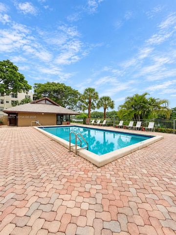 9440 Poinciana Place 106, Davie, FL 33324