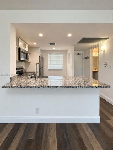 9440 Poinciana Place 106, Davie, FL 33324