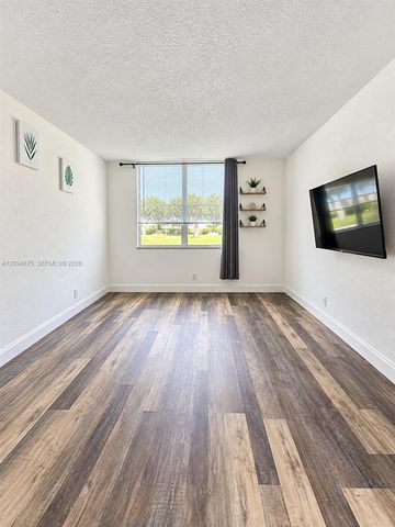 9440 Poinciana Place 106, Davie, FL 33324