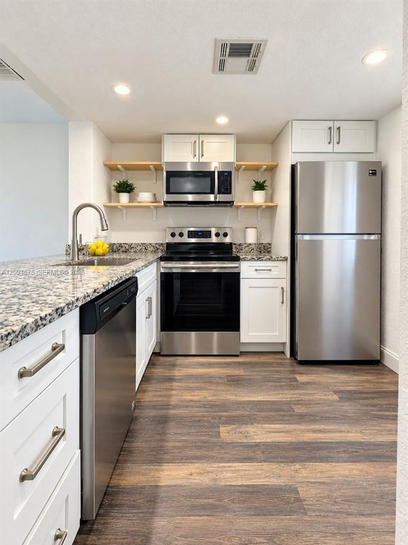 9440 Poinciana Place 106, Davie, FL 33324