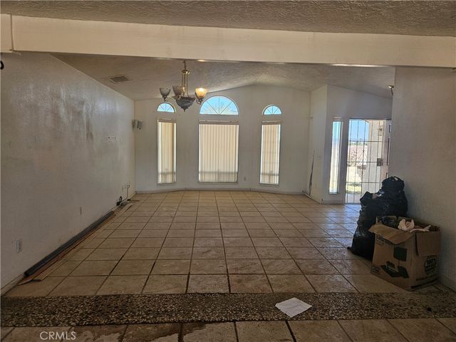 16709 Deodar, Hesperia, CA 92345