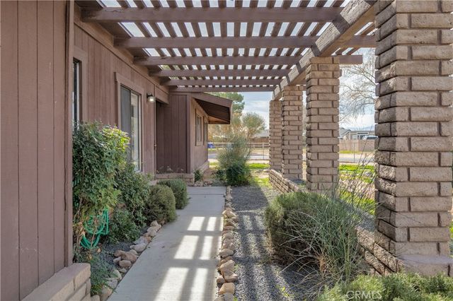 19801 Talihina Road, Apple Valley, CA 92307