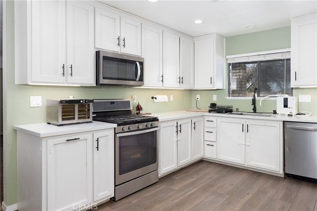 19801 Talihina Road, Apple Valley, CA 92307