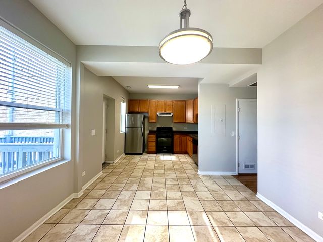 5439 N Broadway Street 3, Chicago, IL 60640