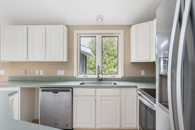 151 Mohawk Trl, Cranston, RI 02921