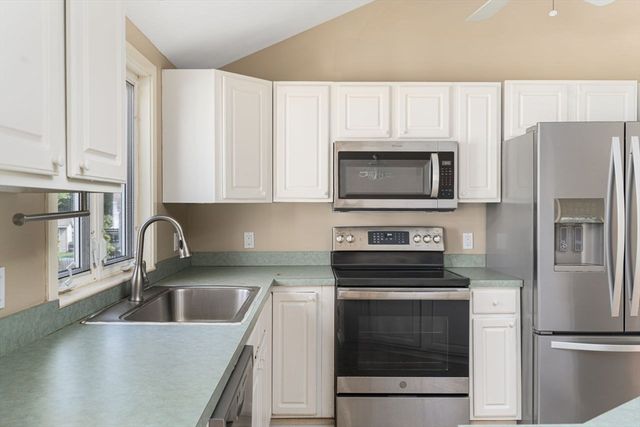 151 Mohawk Trl, Cranston, RI 02921