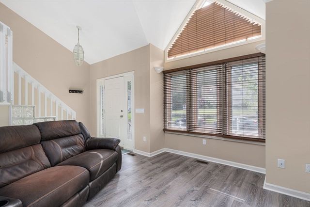 151 Mohawk Trl, Cranston, RI 02921