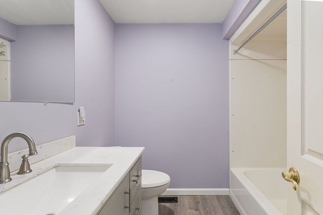 151 Mohawk Trl, Cranston, RI 02921