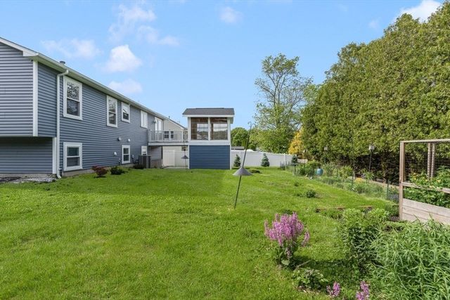 151 Mohawk Trl, Cranston, RI 02921