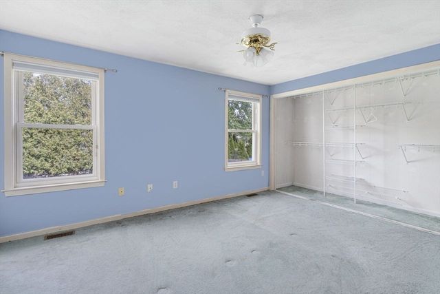 151 Mohawk Trl, Cranston, RI 02921