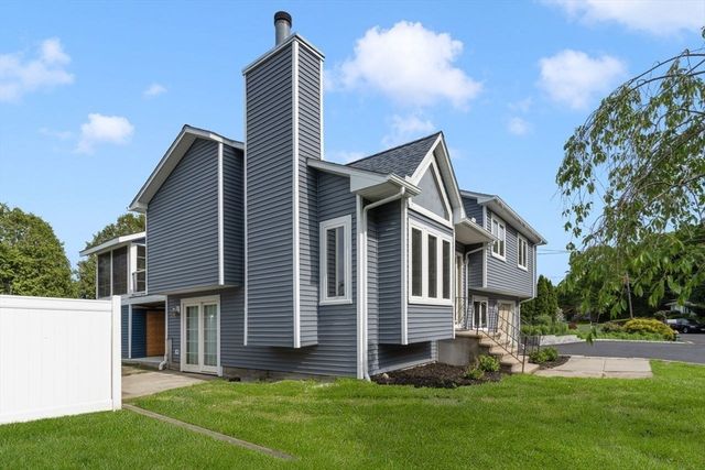 151 Mohawk Trl, Cranston, RI 02921