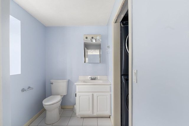 151 Mohawk Trl, Cranston, RI 02921