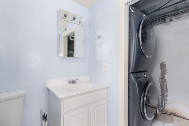 151 Mohawk Trl, Cranston, RI 02921