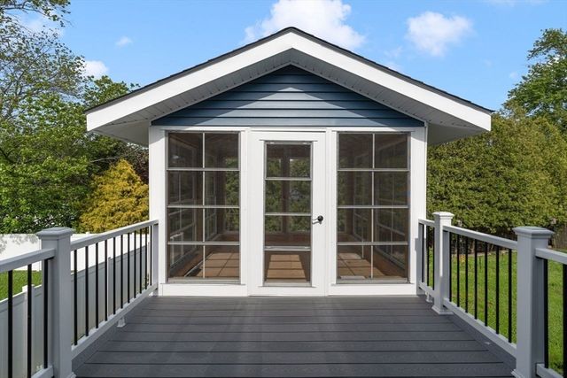 151 Mohawk Trl, Cranston, RI 02921