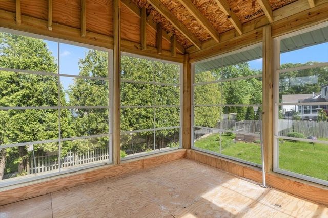 151 Mohawk Trl, Cranston, RI 02921