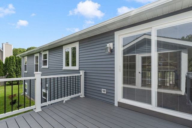 151 Mohawk Trl, Cranston, RI 02921