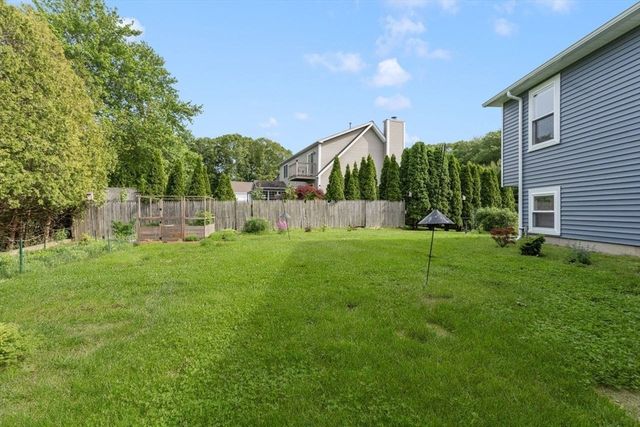 151 Mohawk Trl, Cranston, RI 02921