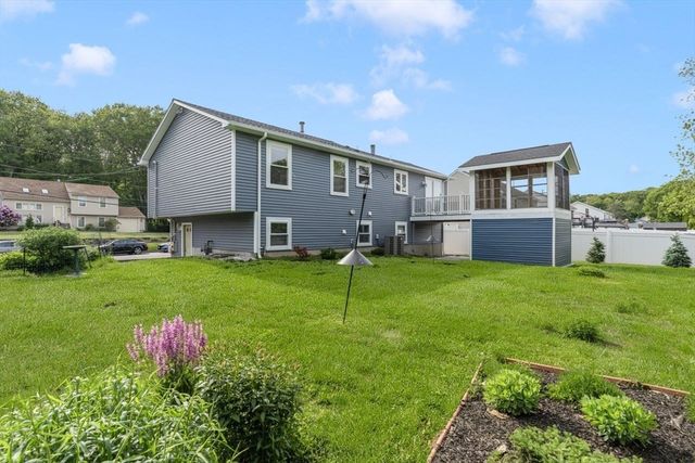 151 Mohawk Trl, Cranston, RI 02921