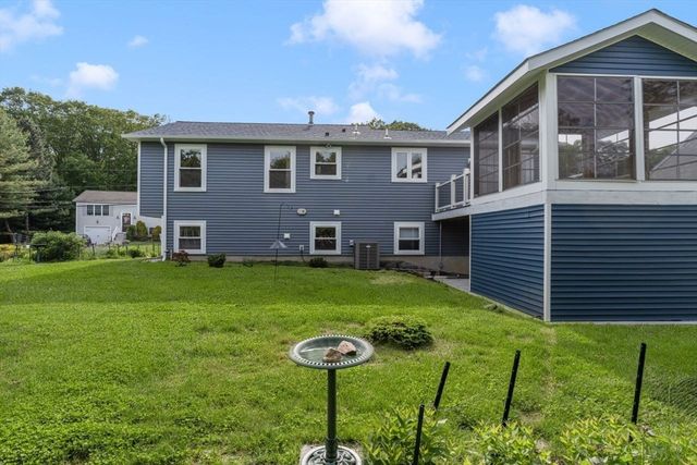 151 Mohawk Trl, Cranston, RI 02921