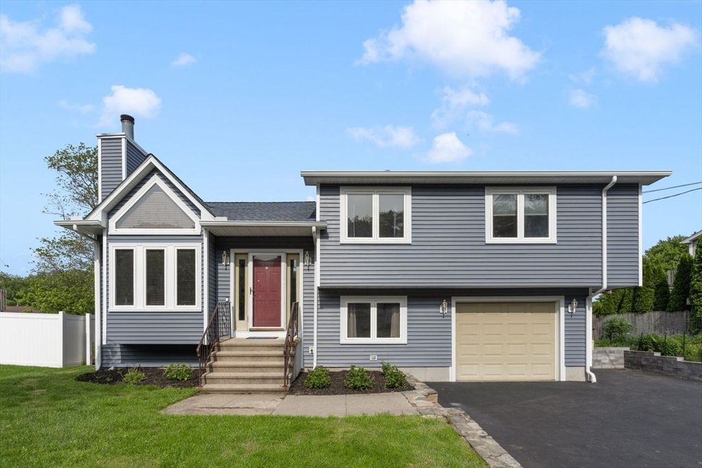 151 Mohawk Trl, Cranston, RI 02921
