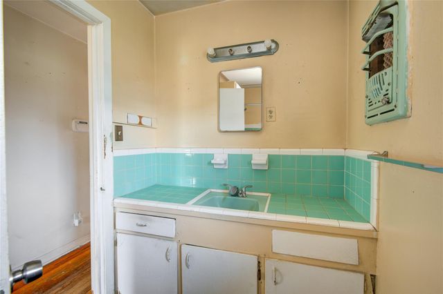 1410 Caplin Street, Houston, TX 77022