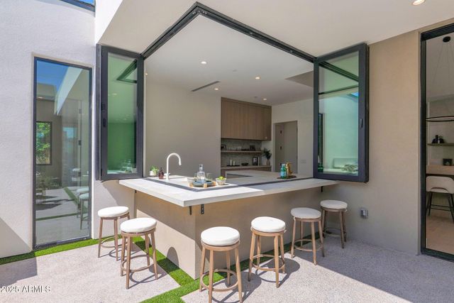 4704 N 40TH Place, Phoenix, AZ 85018