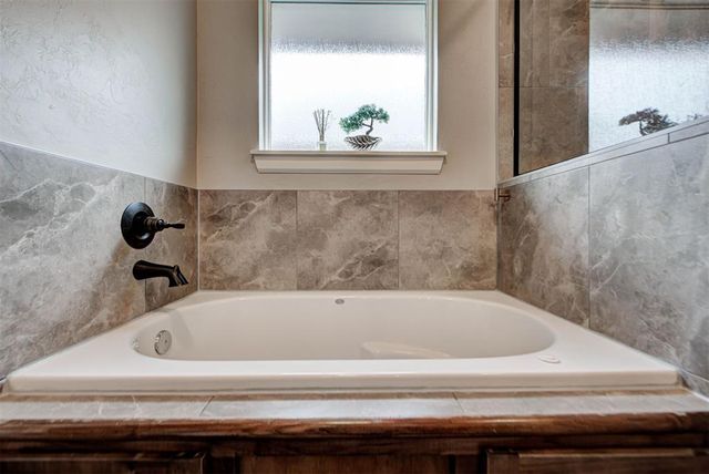 11017 NW 20th Street, Yukon, OK 73099