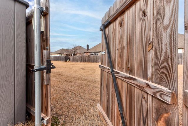 11017 NW 20th Street, Yukon, OK 73099