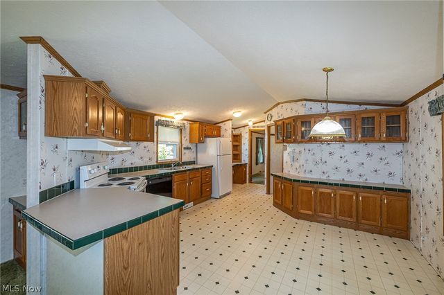 9 Overland Drive, Olmsted Twp, OH 44138