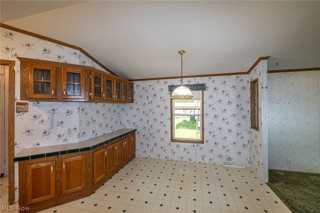 9 Overland Drive, Olmsted Twp, OH 44138
