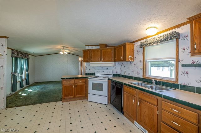 9 Overland Drive, Olmsted Twp, OH 44138