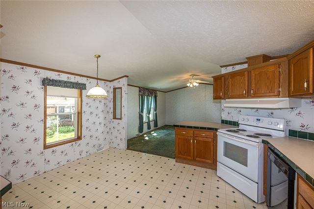 9 Overland Drive, Olmsted Twp, OH 44138
