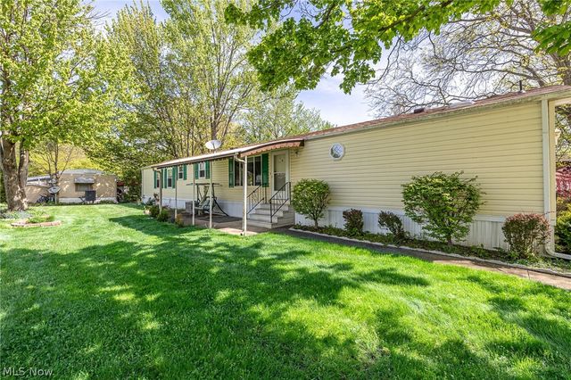 9 Overland Drive, Olmsted Twp, OH 44138